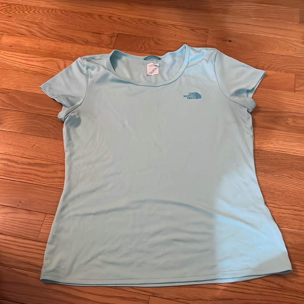 Light blue short sleeve north face tee